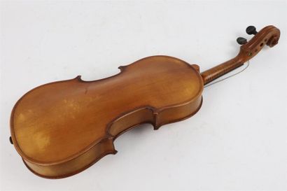 null Violon d'après Stradivarius.

Travail de Mirecourt du début du XXème siècle.

L_33...