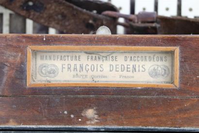 null Accordéon de la manufacture François Dedenis à Brive.

H_25,5 cm L_25 cm (f...