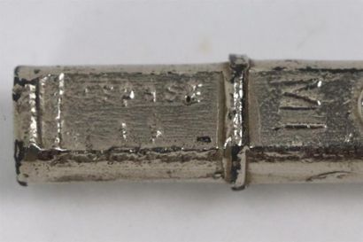 null Flûte en métal marquée M.I. et déposé.

L_32,5 cm