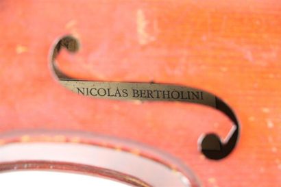 null Violon portant étiquette.

"Nicolas Bertholini, luthier de l'empereur et de...