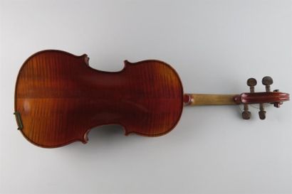 null Violon 3/4 Mirecourt. 

XXème siècle. 

Etiquette apocryphe Stradivarius. 

(Assez...