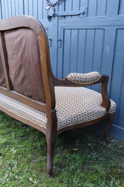 null Mobilier de salon en bois mouluré et sculpté comprenant un canapé, deux chaises...