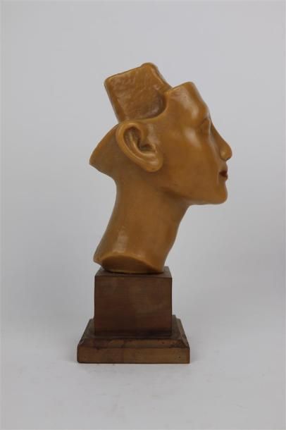 null Paul Gaston DEPREZ (Avignon 1872-1941), attribué à.

Nefertiti. 

Sculpture...