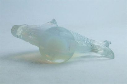 null VERLYS (attribué à).

Poisson en verre opalescent.

H_7,4 cm L_12,3 cm