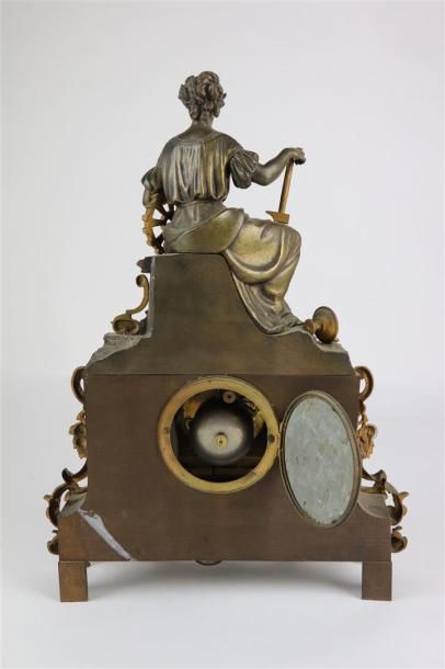 null Pendule à l'industrie en bronze et marbre.

Fin du XIXème siècle.

H_47.5 cm...
