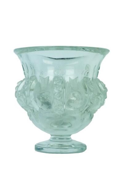 null LALIQUE.

Vase aux moineaux en cristal moulé.

H_12,5 cm D_12 cm