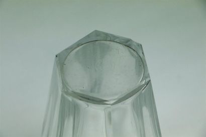 null Vase en cristal de Bohême et grand verre en cristal de Baccarat, modèle Harcourt.

H_12.7...
