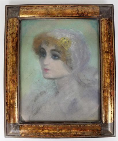 null Lucien LEVY DHURMER (1865-1953), dans l'entourage de.

Portrait de femme symboliste.

Pastel...
