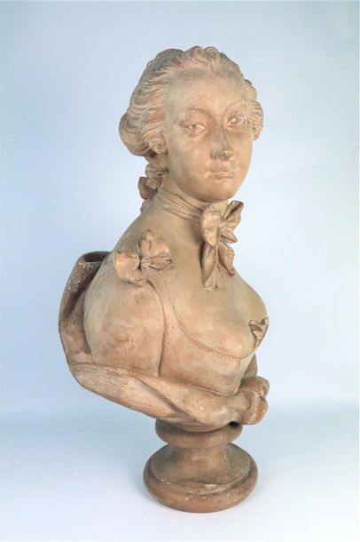 null Ecole Française du XIX° siècle.

Buste d'une dame de qualité du XVIIIe siècle.

Sculpture...
