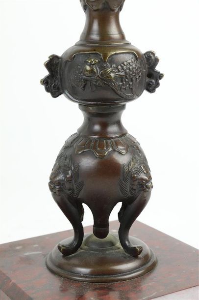 null JAPON, époque Meiji, montés en Europe vers 1880.

Paire de vases tripodes en...
