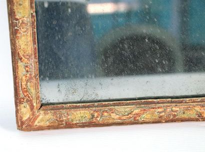 null Miroir, la baguette de style Bérain en bois et stuc anciennement doré.

XVIIIème...