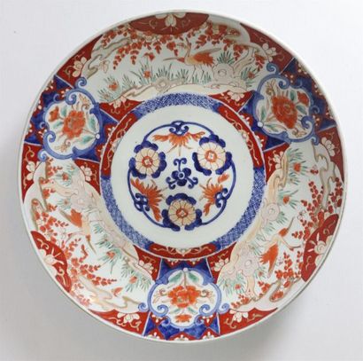 null JAPON, XIXème siècle.

Plat en porcelaine à décor Imari.

D_45 cm.