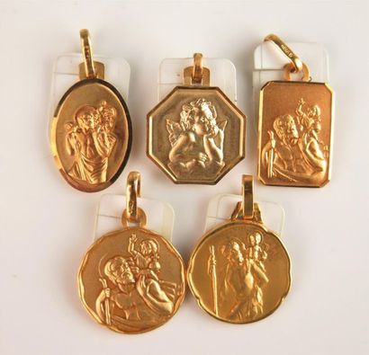 null Ensemble de cinq médailles en plaqué or.

Poids brut 6 grammes.