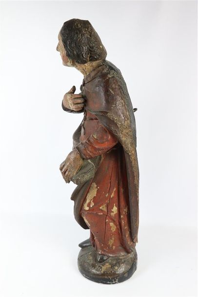 null Sculpture figurant Saint Jean en bois sculpté polychrome, tenant l'Evangile.

Travail...