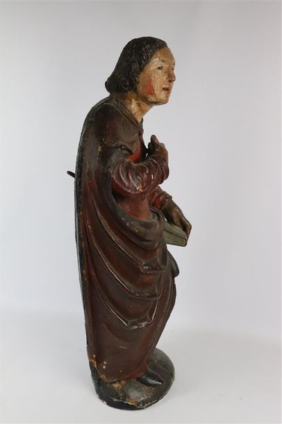 null Sculpture figurant Saint Jean en bois sculpté polychrome, tenant l'Evangile.

Travail...