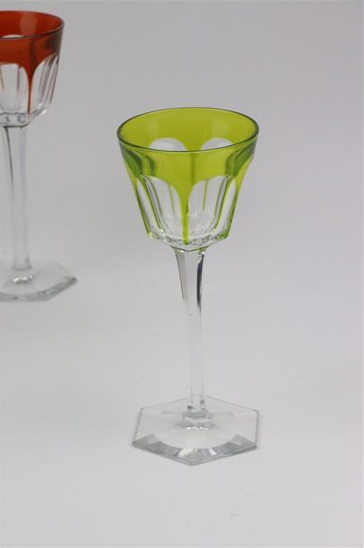 null BACCARAT.

Suite de six verres à vin du Rhin en cristal de couleur

H_19 cm