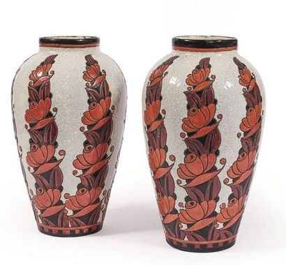 null Charles CATTEAU (1880-1966) & BOCH Frères KERAMIS.

Paire de vases modèle D....