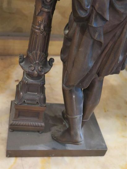 null Henri Etienne DUMAIGE (1830-1888).

Jeune soldat romain.

Bronze à patine médaille,...