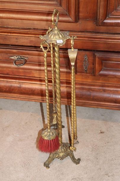 null Serviteur de cheminée trois pièces en bronze doré et fonte.

Fin du XIXème siècle,...