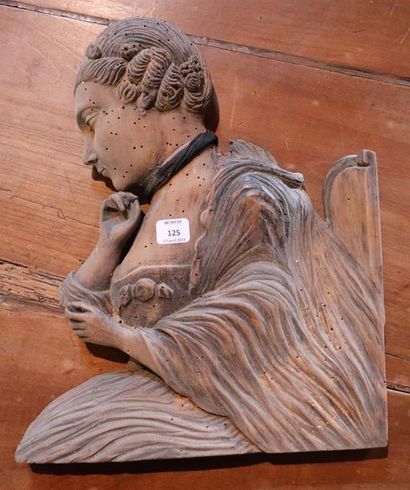 null Bas-relief, probablement élément d'enseigne, en bois sculpté patiné figurant...