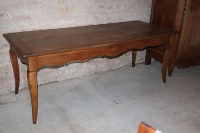 null Importante table de salle à manger en bois naturel, les pieds cambrés sans entretoise,...