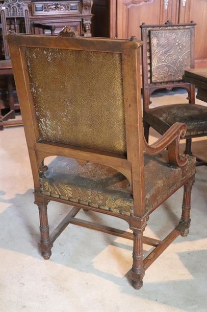 null Mobilier de salon comprenant deux fauteuils et six chaises en bois naturel sculpté,...