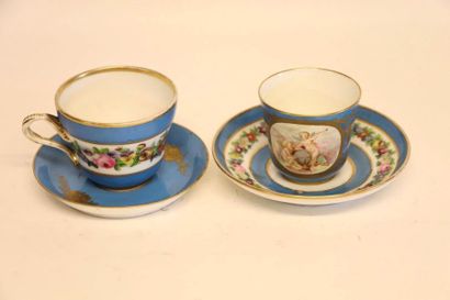 null PARIS.

Deux tasses et leurs sous tasses en porcelaine à fond turquoise, l'une...