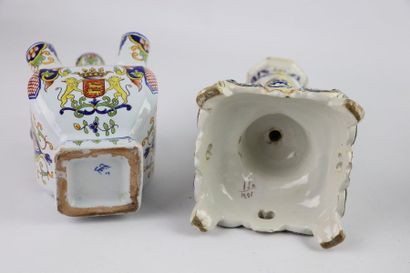 null DESVRES, Fourmaintraux.

Corbeille, flambeau et pique- fleurs en faience à décor...