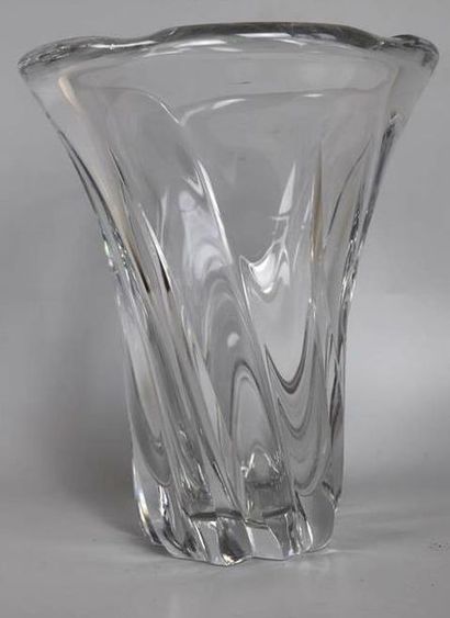 null DAUM. 

Vase en cristal.

H_26 cm