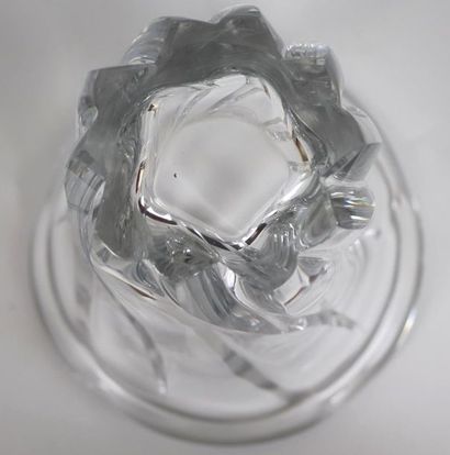 null DAUM. 

Vase en cristal.

H_26 cm