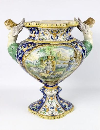 null ITALIE.

Important vase en faience à décor polychrome de scènes mythologiques...