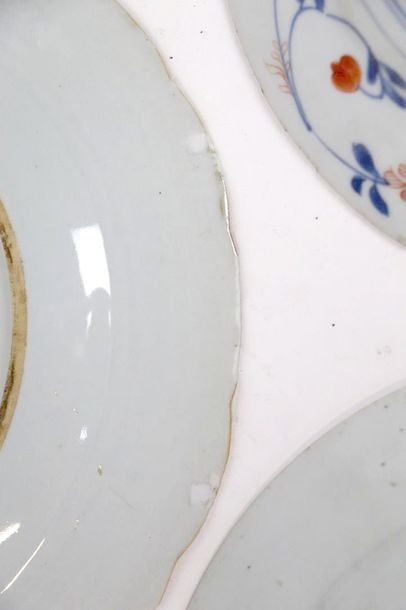 null CHINE, Compagnie des Indes.

Trois assiettes en porcelaine à décor Imari polychrome...