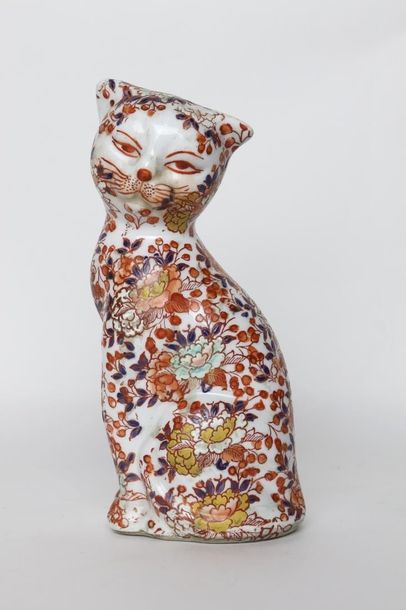 null CHINE.

Statuette de chat en porcelaine et émaux polychrome style Imari, à décor...
