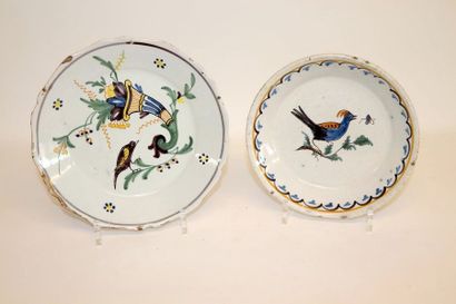 null NEVERS.

Deux assiettes en faience à décor polychrome d'oiseaux.

XVIIIème siècle.

D_23...