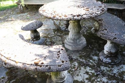 null Mobilier de jardin en pierre reconstituée comprenant une table, deux bancs en...