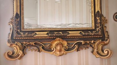 null ITALIE.

Important miroir en bois doré et patiné à riche décor sculpté et ajouré...