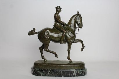 null André GUIET (1880-1969).

Le dressage, antérieur gauche levé.

Bronze à patine...