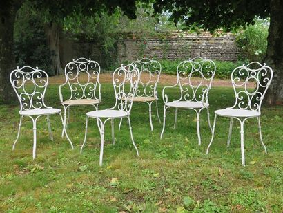 null Mobilier de salon de jardin comprenant trois fauteuils et trois chaises en fer...