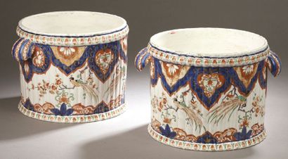 DELFT (genre de) Paire de seaux à rafraichir en faïence à paroi godronnée à décor...