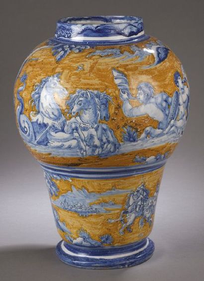 NEVERS Vase oblong en faïence à décor en camaïeu bleu de tritons, chevaux marins,...