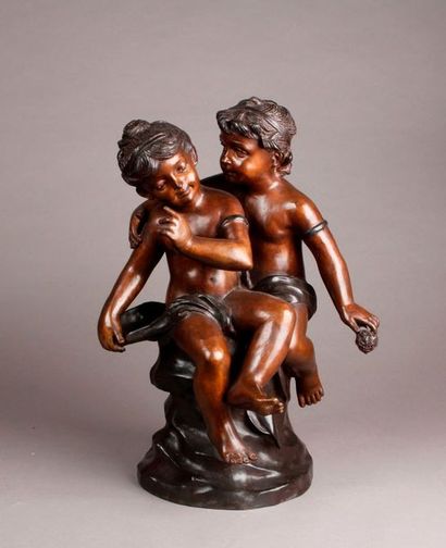 null GROUPE en bronze à deux patines brunes représentant deux enfants.
Fin du XIXe...