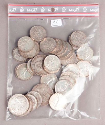 null 
Lot de pièces en argent : 25 pièces de 5 Francs, 4 pièces de 10 Francs années...