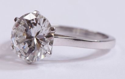 null RING in platinum set with a 2.97 carat brilliant cut DIAMOND in colour E, VS2,...