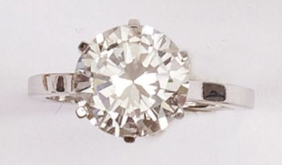 null RING in platinum set with a 2.97 carat brilliant cut DIAMOND in colour E, VS2,...