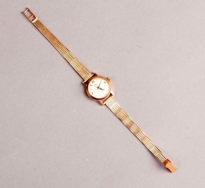 null Ladies' BRACELET WATCH in yellow gold, circular case, cream dial with baton...