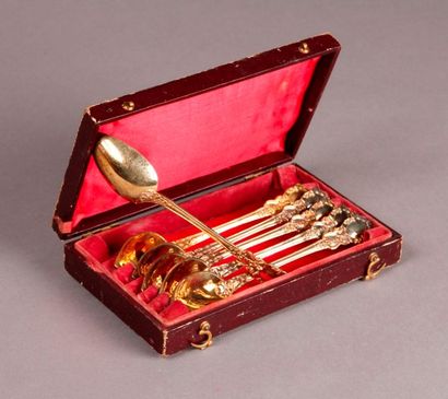 null SIX SMALL SPOONS in meil worm, the violin spatula with shell decoration and...