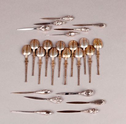 null TWELVE SMALL SPOONS in vermeil and TWELVE PIECES of different models in English...