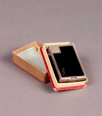 ALFRED DUNHILL - Modèle Savory n°806949 
Rectangular lighter with gasoline of the...