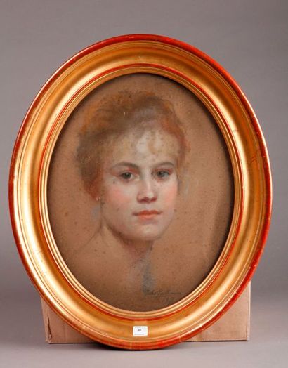 Jules GUILLEMIN (Né en 1866) 
Portrait de Femme
Pastel de forme ovale, signé en bas...