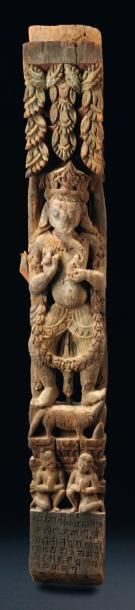 HIMALAYA ETAI DE TOIT DE TEMPLE Il représente Ganesh avec à sa base deux adorants,...